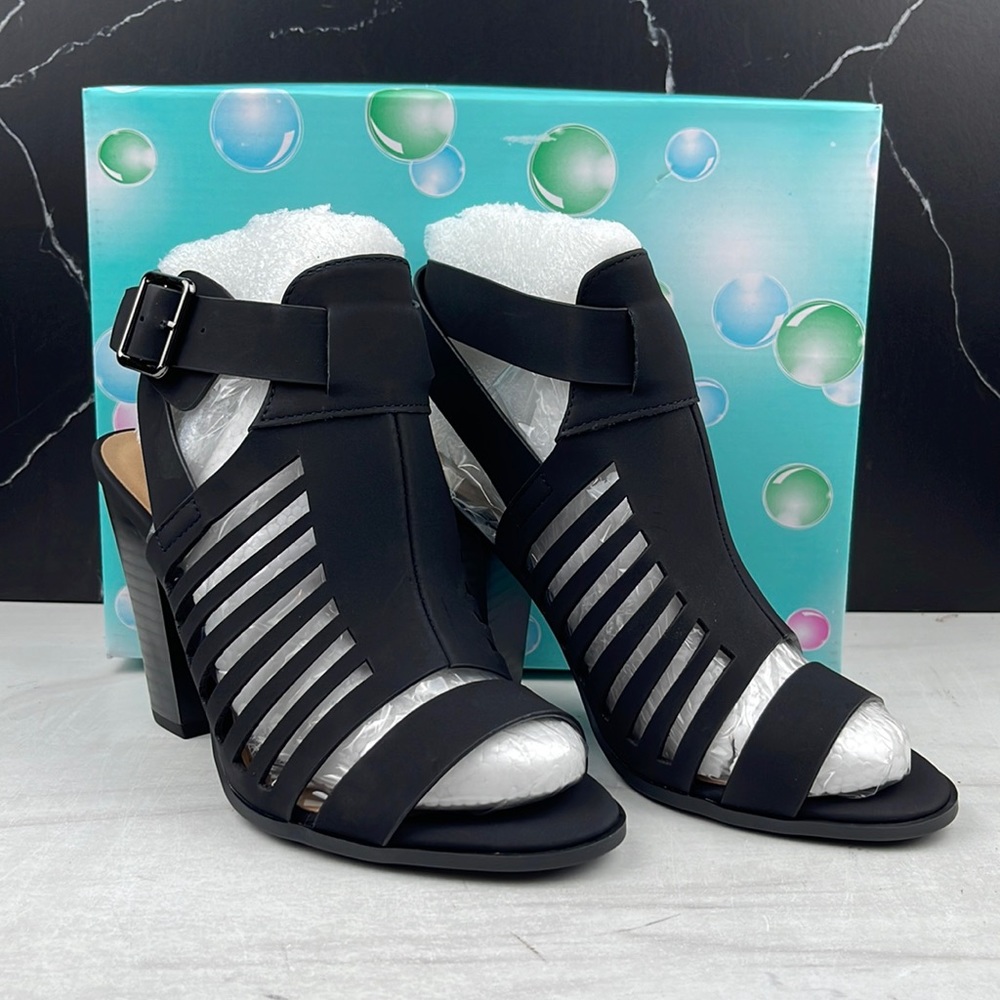 Soda Yummy Gladiator Cutout Stacked Heel Sandal Black sz 7.5